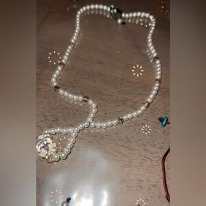 Pearl necklace with round zircon